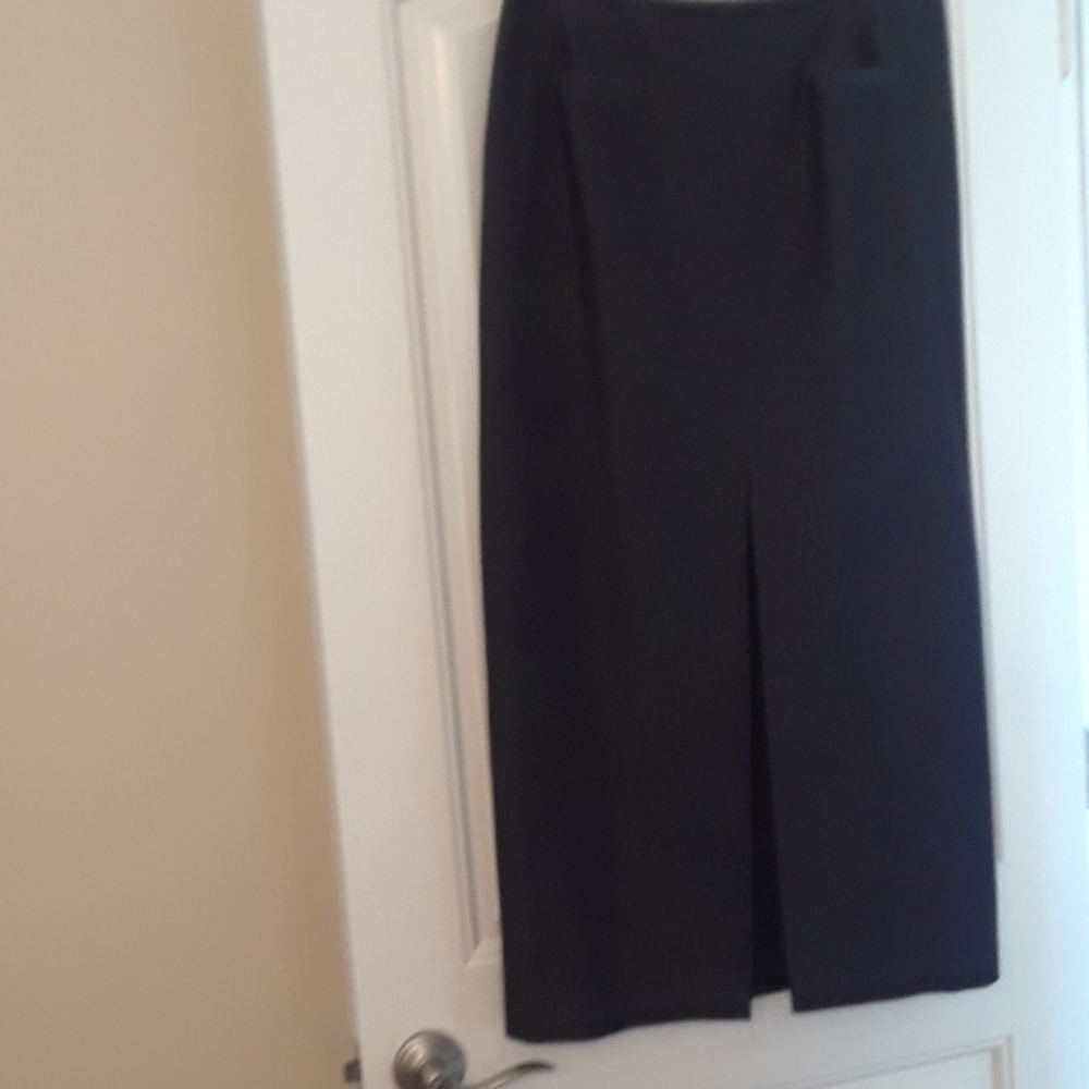 Dana Buchman Black Sheen Front Slit Skirt